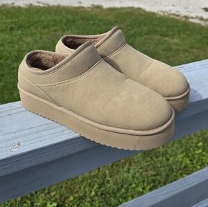 American Eagle Clogs Womens Size 9